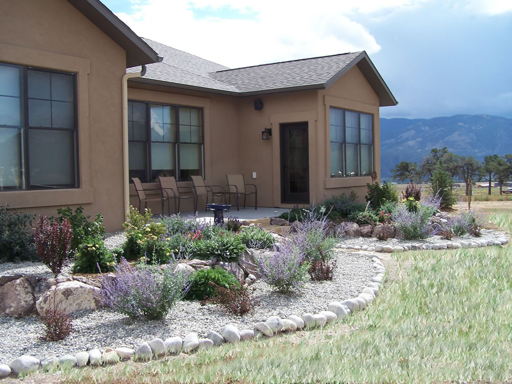 Outdoor living landscape installation